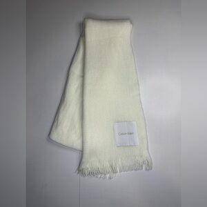 Calvin Klein Scarf White 100% Acrylic CA#57151 Super Soft New W/out Tags